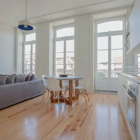 Downtown Spacious Lägenhet