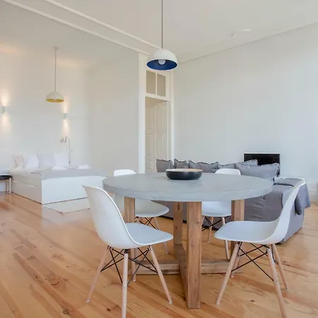 Downtown Spacious Апартаменты *